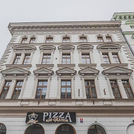 Carolina'S Yoga Apartment Hradec Kralove Exterior photo