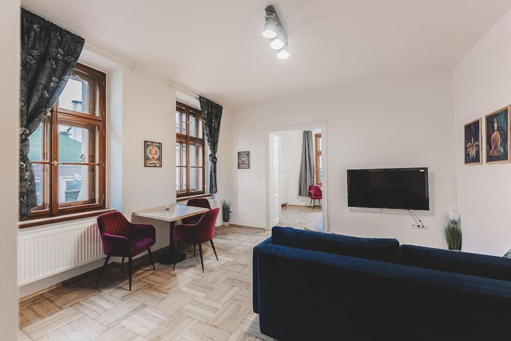 Carolina'S Yoga Apartment Hradec Kralove Exterior photo