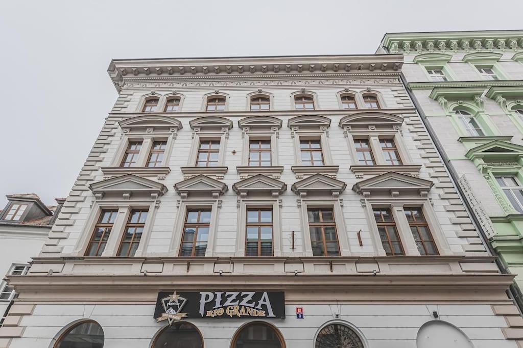 Carolina'S Yoga Apartment Hradec Kralove Exterior photo