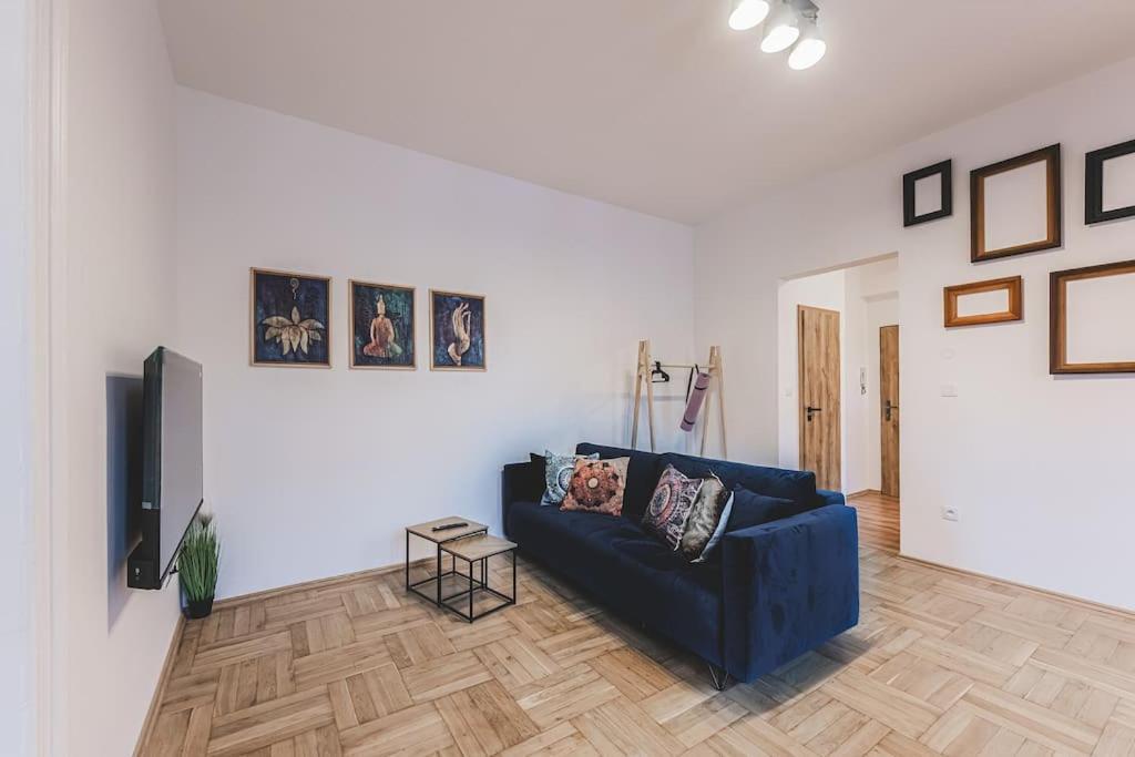 Carolina'S Yoga Apartment Hradec Kralove Exterior photo