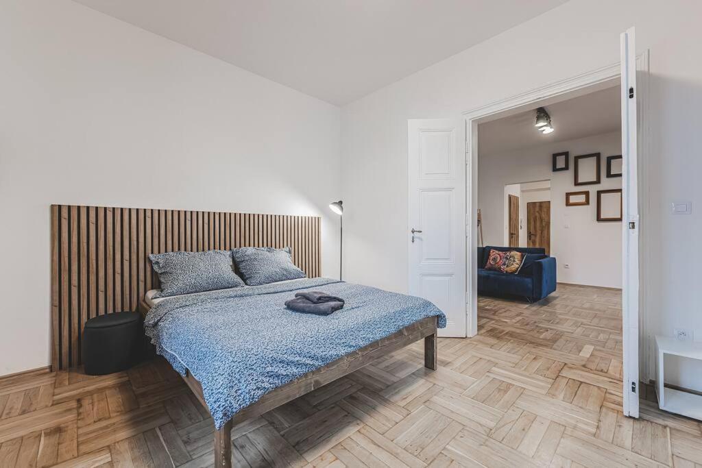 Carolina'S Yoga Apartment Hradec Kralove Exterior photo